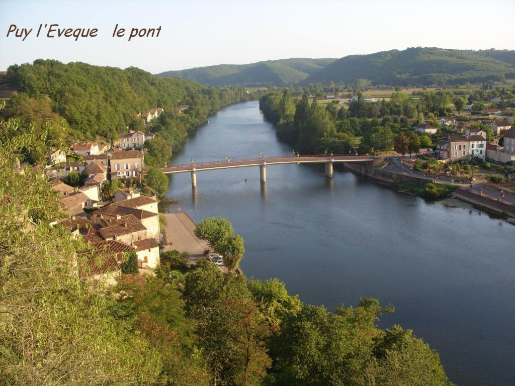 Hôtel CÔTÉ LOT Puy-lʼÉvêque Exterior foto